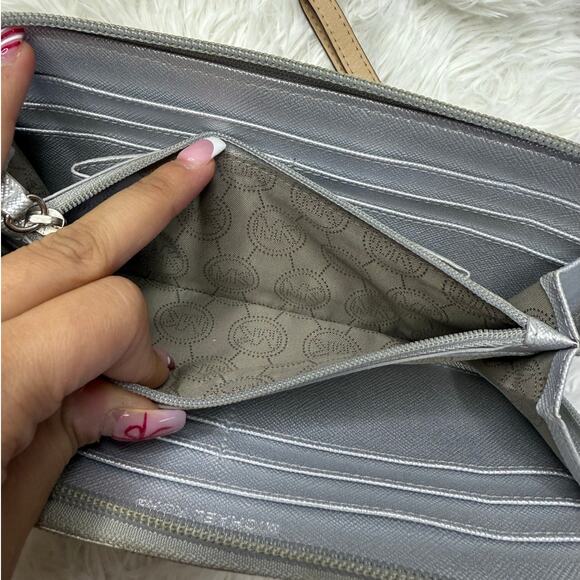 MICHAEL KORS Signature Metallic Cream and Silver Wallet - Picture 8 of 8